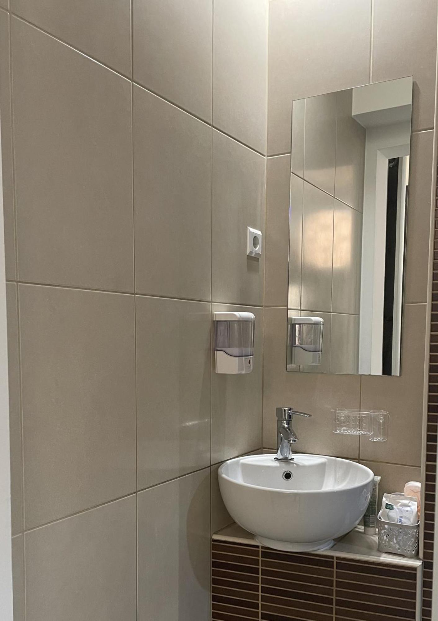 Tim Apartment Sarajevo With Private Parking Luaran gambar